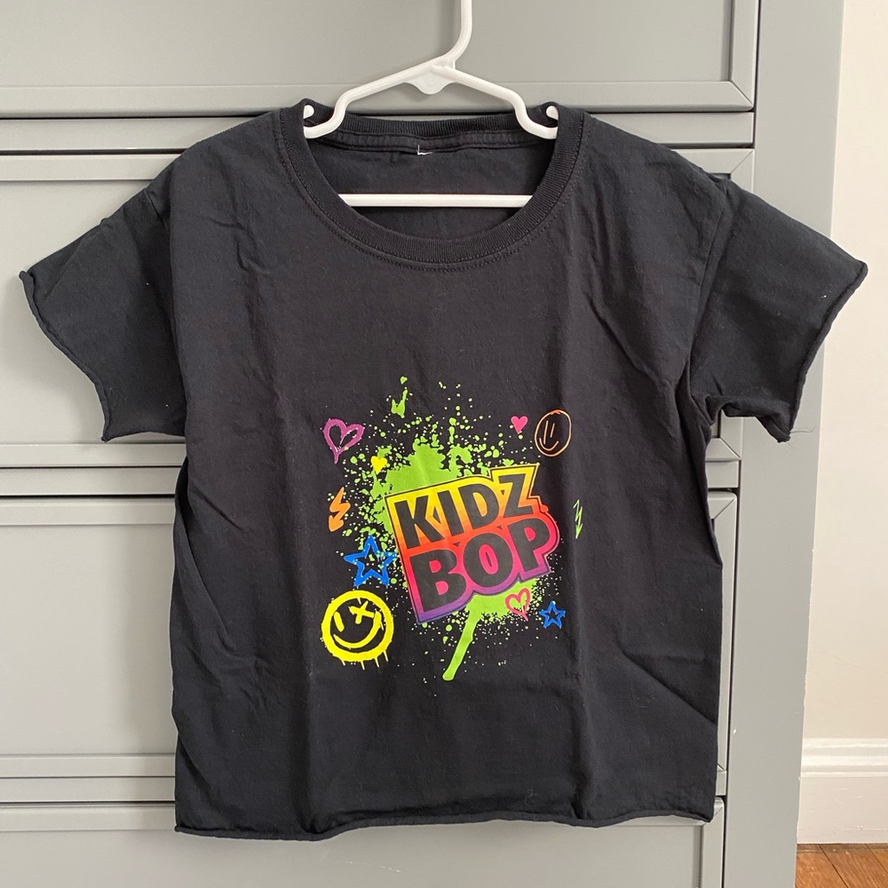 KIDZ BOP TEE FOR GIRLS IN BLACK SIZE YOUTH SMALL